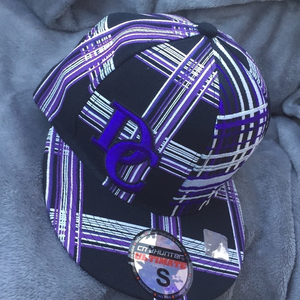 Washington DC hat size Small purple, black, white
